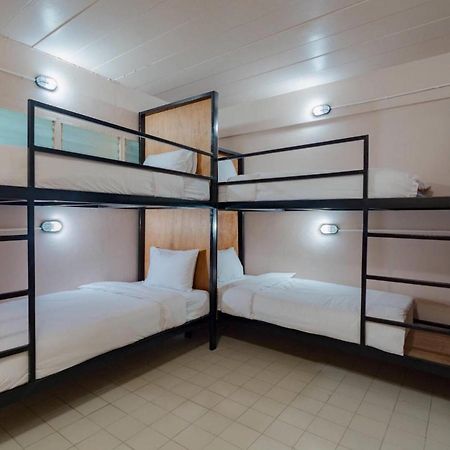 Bed At Beach Hostel Phuket Exterior foto