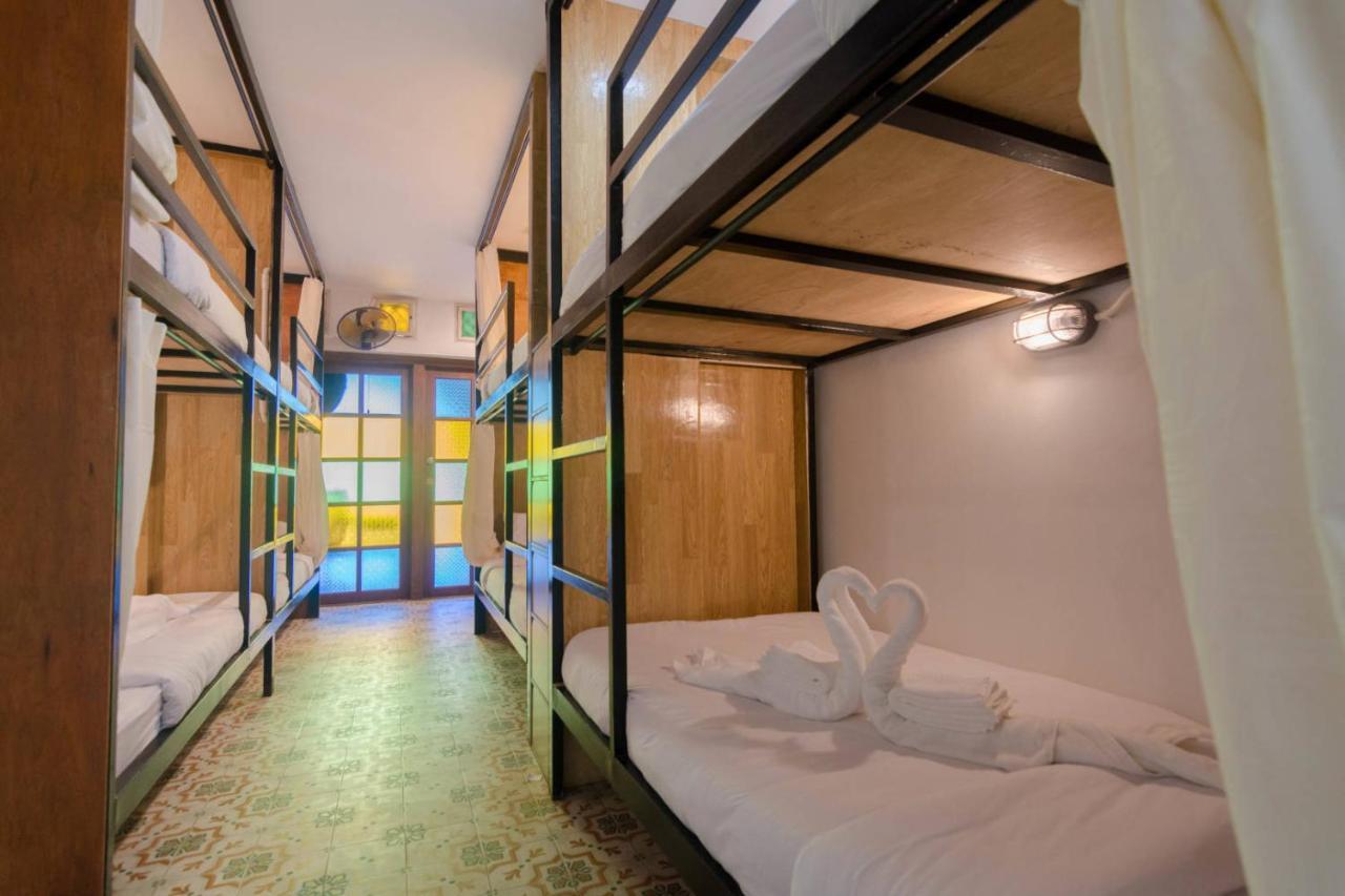 Bed At Beach Hostel Phuket Exterior foto