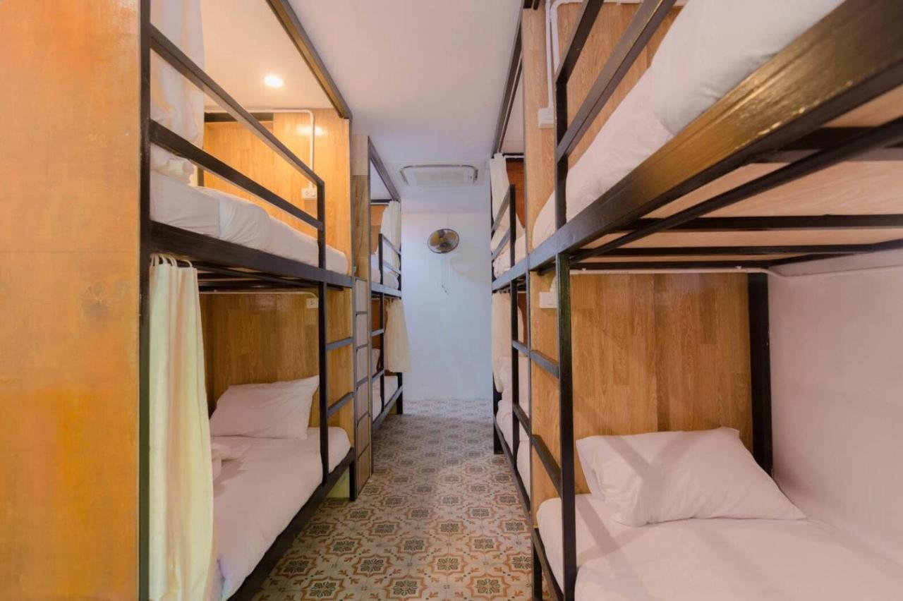 Bed At Beach Hostel Phuket Exterior foto