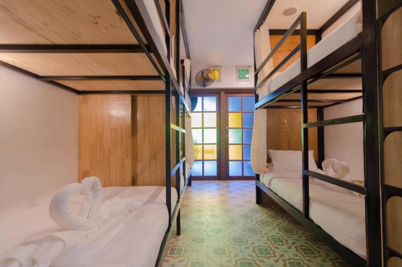 Bed At Beach Hostel Phuket Exterior foto